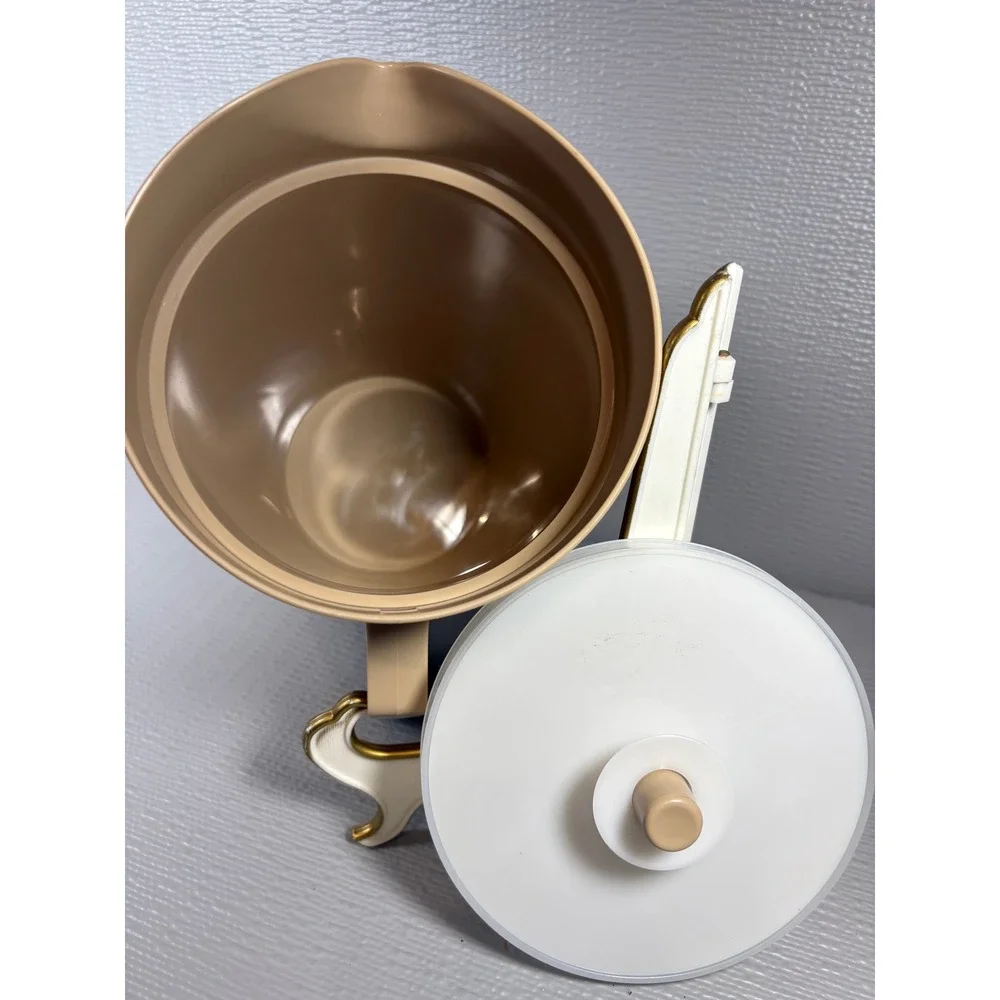 Vintage Tupperware‎ 2 Quart Pitcher Almond Tan Push Button Lid 800-5 Made in USA